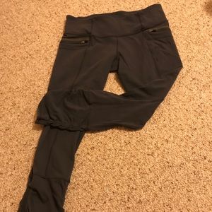 Women’s LuLulemon exercise pants.